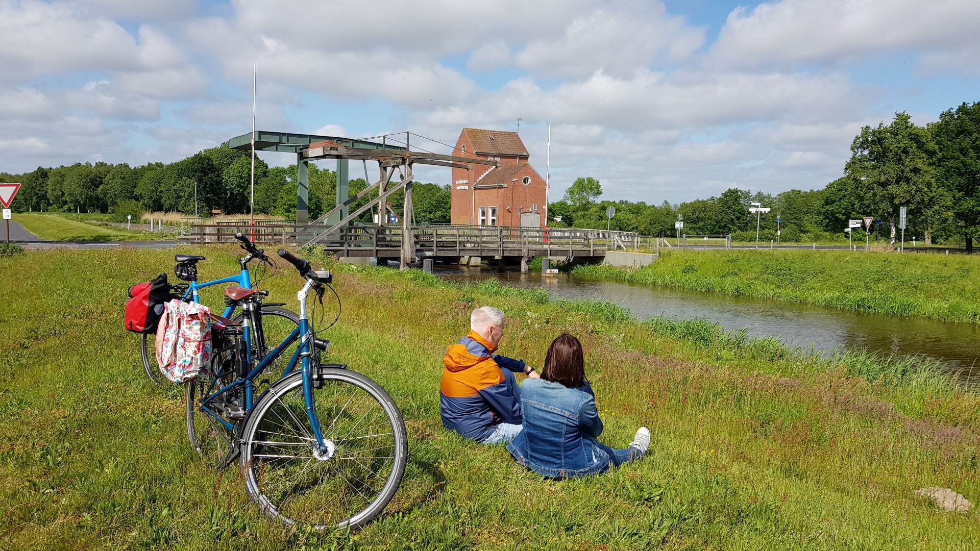 Südliches Ostfriesland: Erholsame Weite und flaches Land mit dem Fahrrad